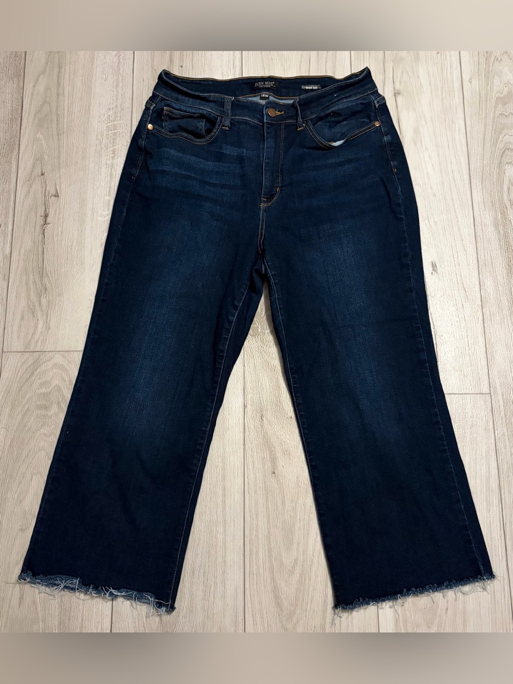 Size 14W Judy Blue Women’s Wide Leg Cropped Jeans